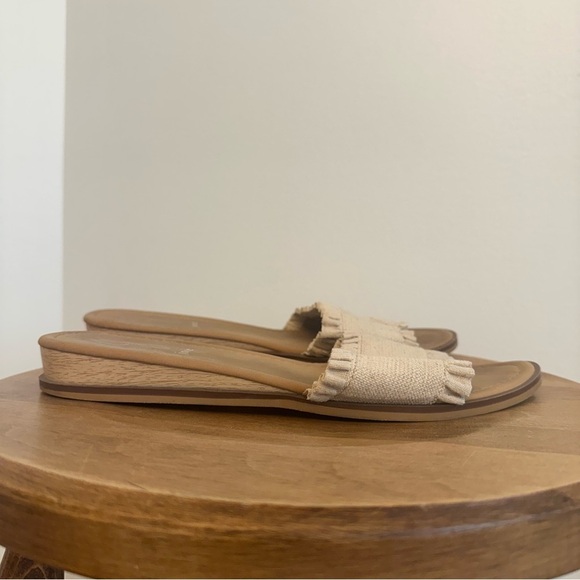 Joie Eidel Ruffle Sandal Womens Size 9.5 Beige Tan Canvas Material Slide Slip On - Picture 3 of 16